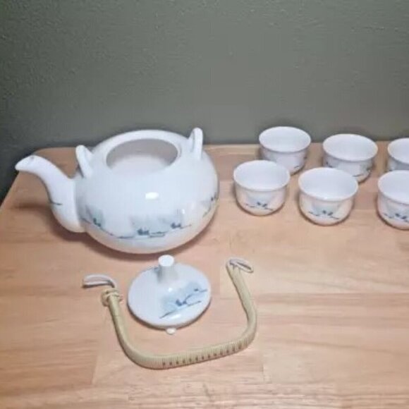 Japanese Tea Set Flying Geese Blue White Pocelain 8-Piece Set Vintage IOB - Picture 4 of 6